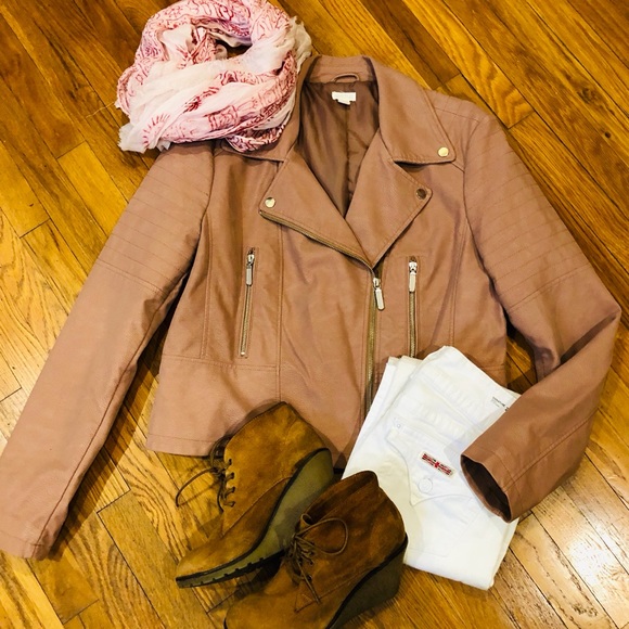 Wild Pearl Jackets & Blazers - ✨WILD PEARL FAUX LEATHER MOTO JACKET (L)✨